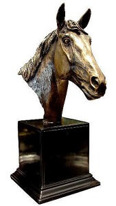 Smuk hestehoved skulptur